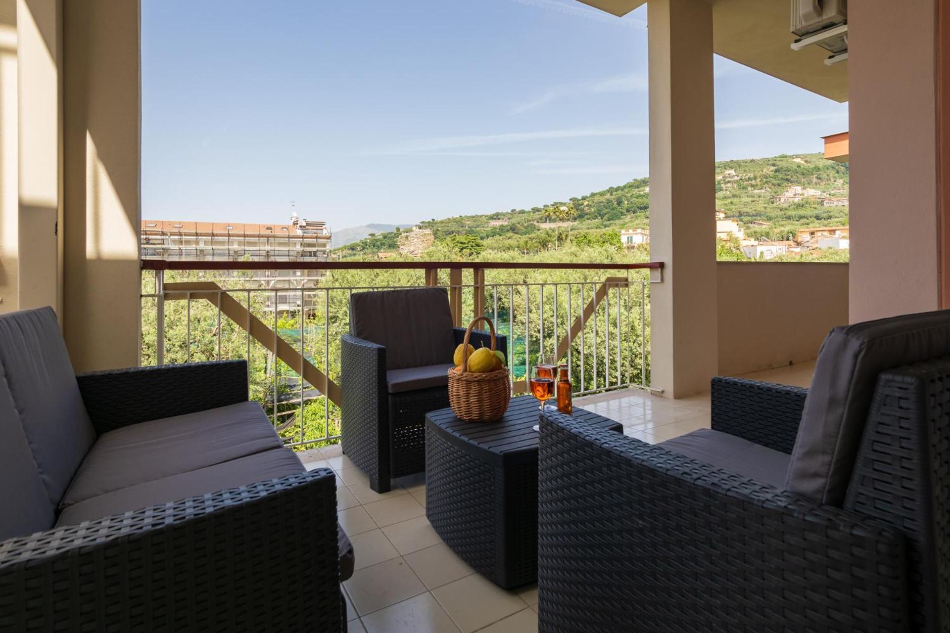 Nonno Angelo - 4 Bedrooms With Free Parking & Seaview Balcony Sorrent Exterior foto