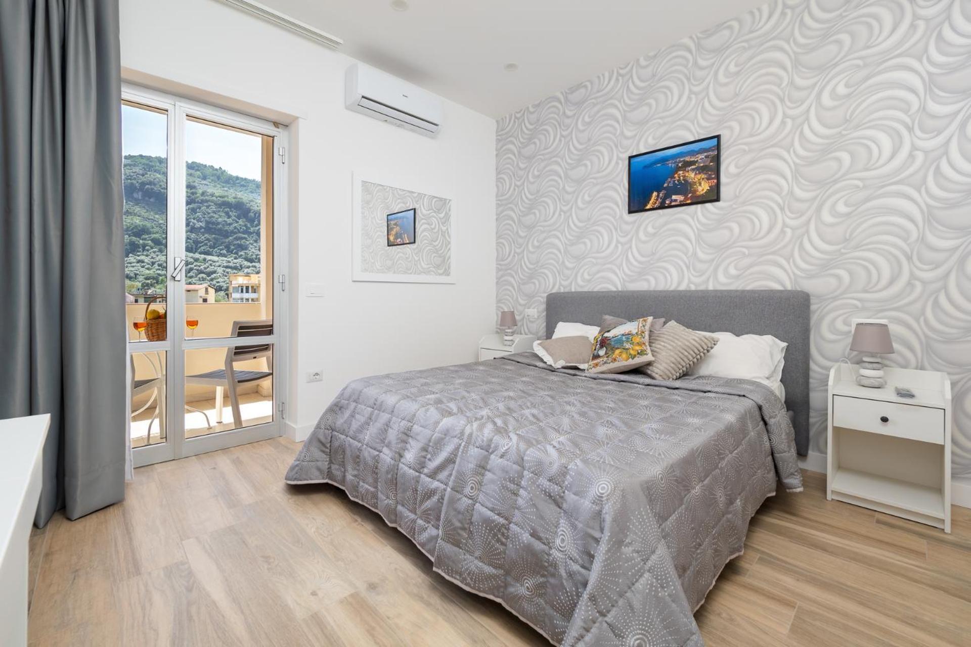 Nonno Angelo - 4 Bedrooms With Free Parking & Seaview Balcony Sorrent Exterior foto