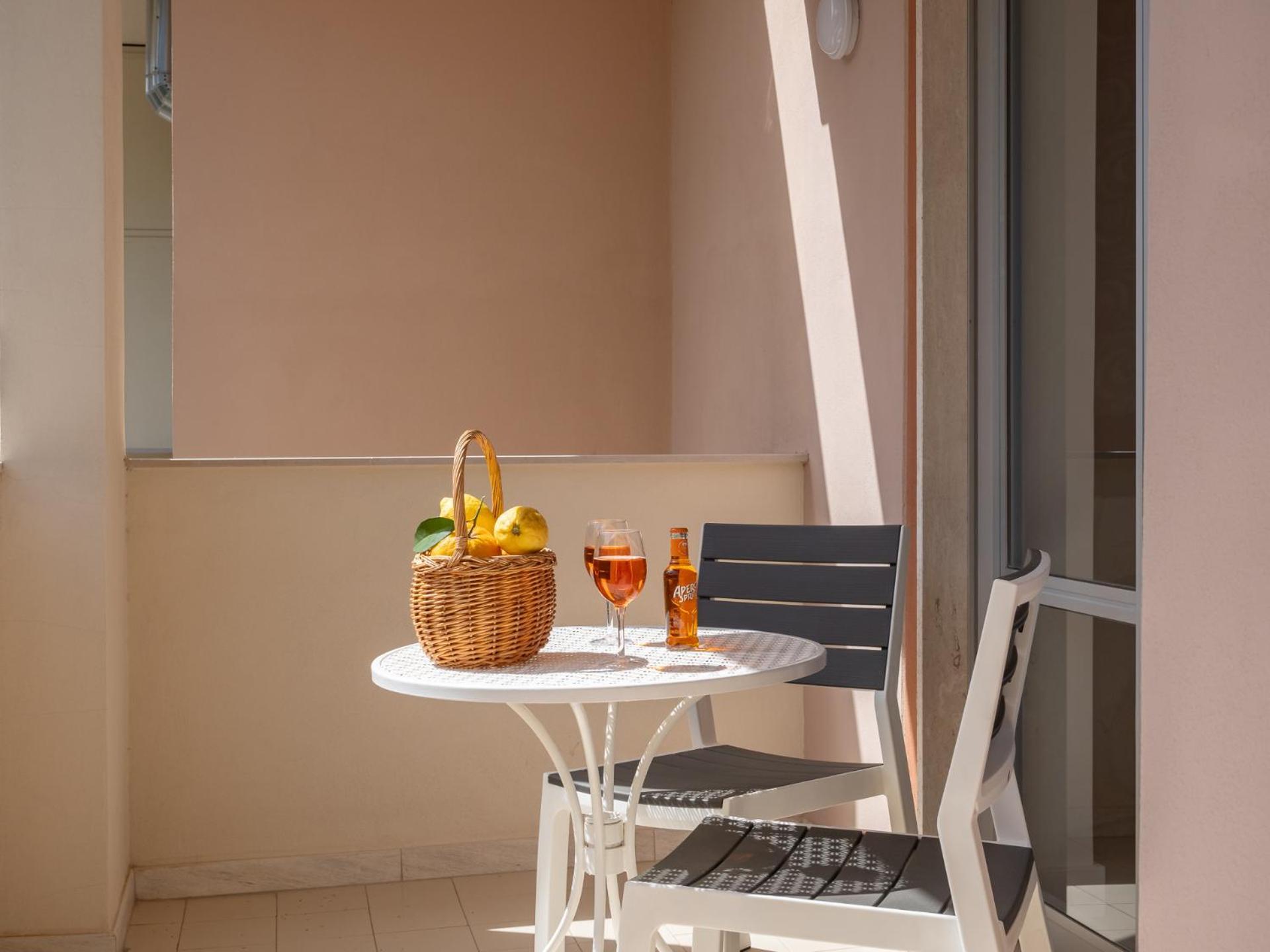 Nonno Angelo - 4 Bedrooms With Free Parking & Seaview Balcony Sorrent Exterior foto