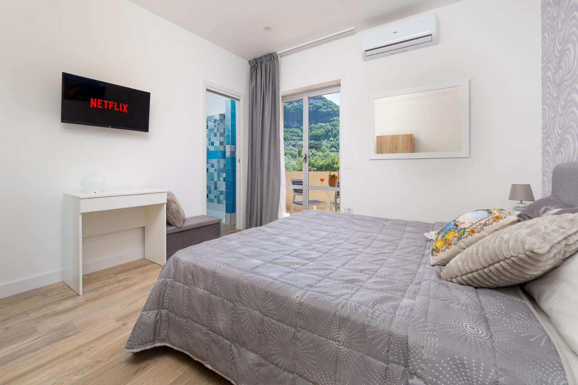 Nonno Angelo - 4 Bedrooms With Free Parking & Seaview Balcony Sorrent Exterior foto